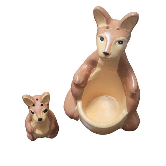 Vintage kangaroo and Joey salt and pepper shakers - Picture 2 of 4